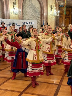 Vystoupení ukrajinské mládeže na setkání senátorů a poslanců