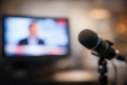 Zrušení poplatků není jen otázkou peněz, ale i demokracie