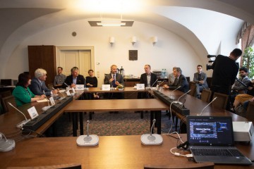 Seminář „Fakenews – algoritmy a technologie“ Seminář „Fakenews – algoritmy a technologie“