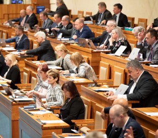 8. Schůze Senátu ČR 8. Schůze Senátu ČR