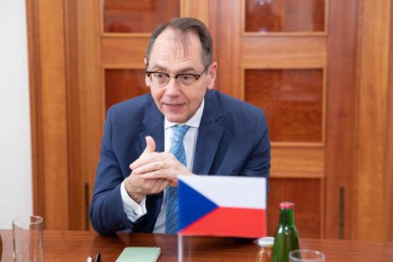 Setkání s velvyslancem Francie J. E. Rolandem Galharagunem Setkání s velvyslancem Francie J. E. Rolandem Galharagunem
