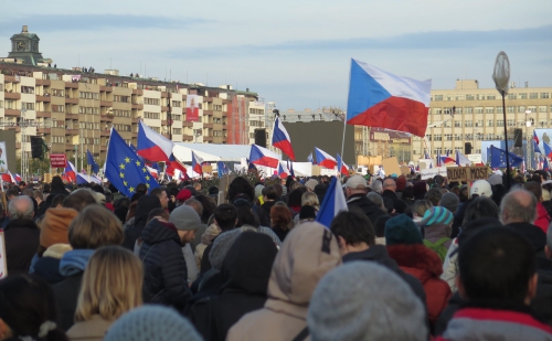 300tisícová demonstrace na Letné