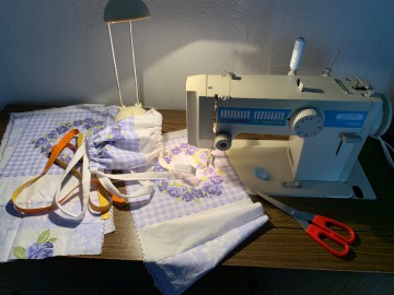 Šiji roušky pro třebíčskou nemocnici Šiji roušky pro třebíčskou nemocnici