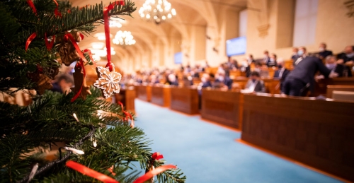 První prosincová schůze a zdobení stromečku