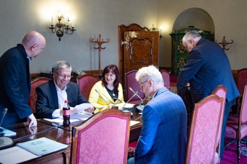 Výbor pro hospodářství, zemědělství a dopravu