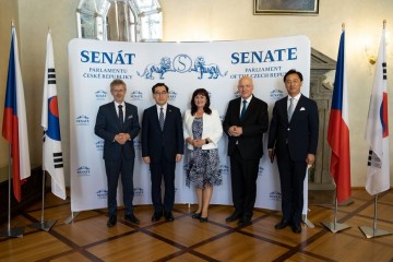 Korejský ministr průmyslu, obchodu a energetiky v Senátu Korejský ministr průmyslu, obchodu a energetiky v Senátu