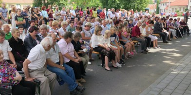 Mše u kapličky sv. Jana Nepomuckého se zúčastnili snad všichni obyvatelé Hodova.